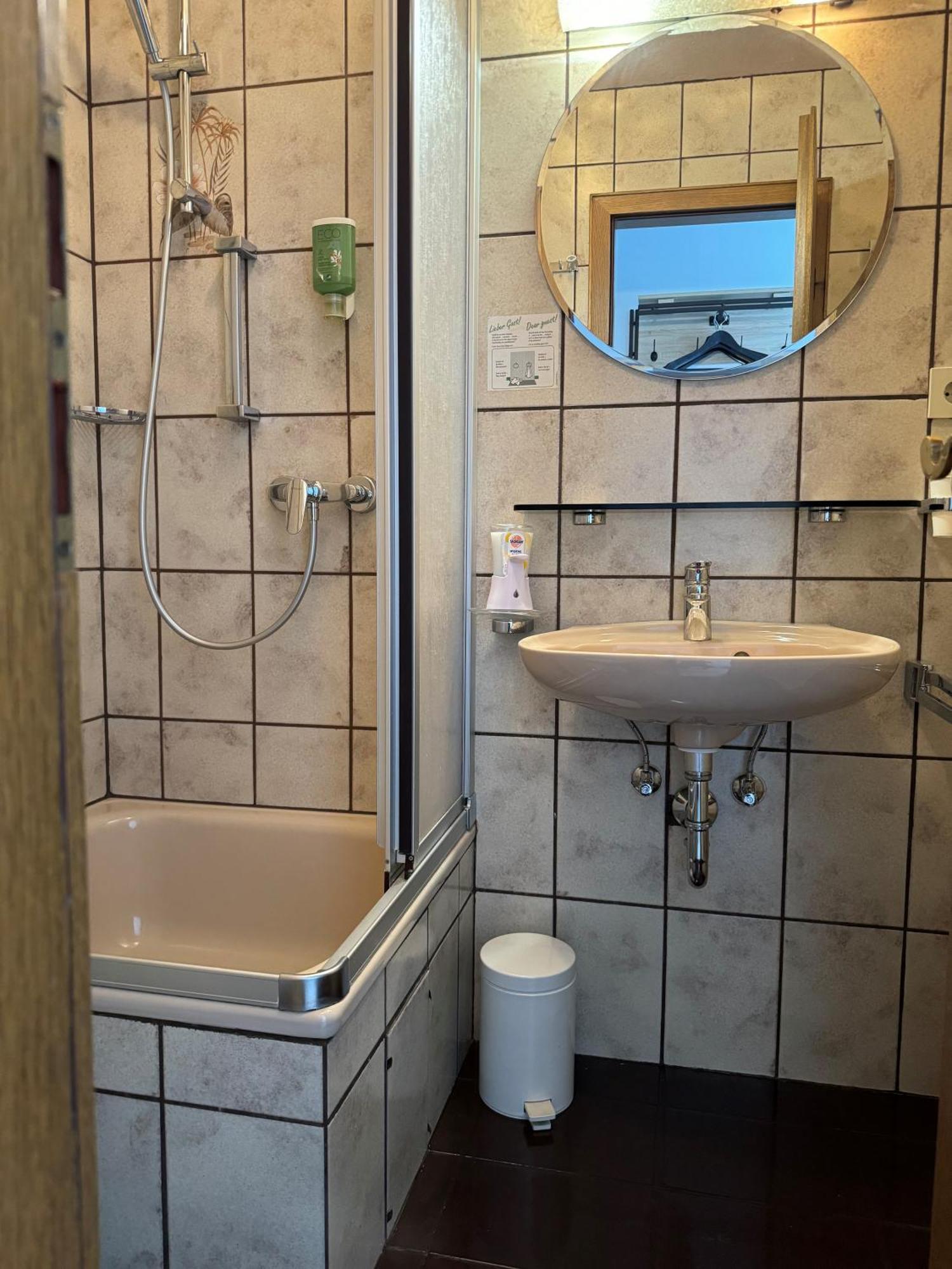 Hotel Zur Muehle Iserlohn Ruang foto