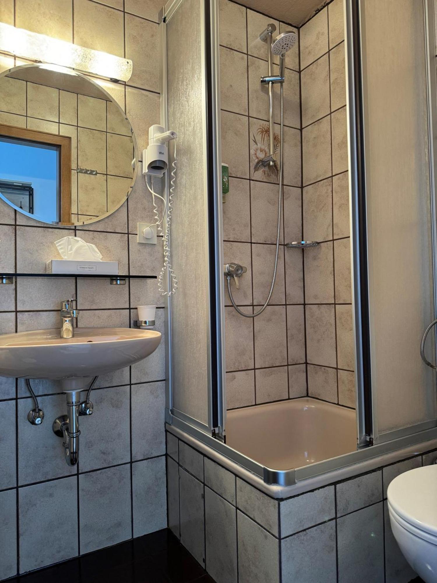 Hotel Zur Muehle Iserlohn Bagian luar foto